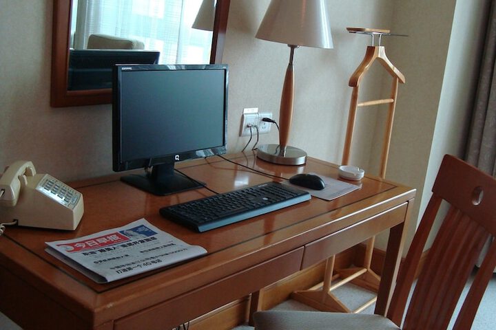 Room 25 of 38