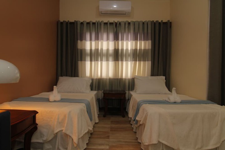 Room 10 of 38
