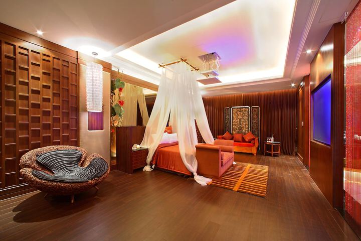 Room 4 of 32