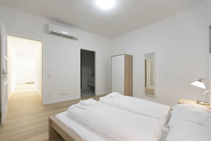 Room 7 of 36
