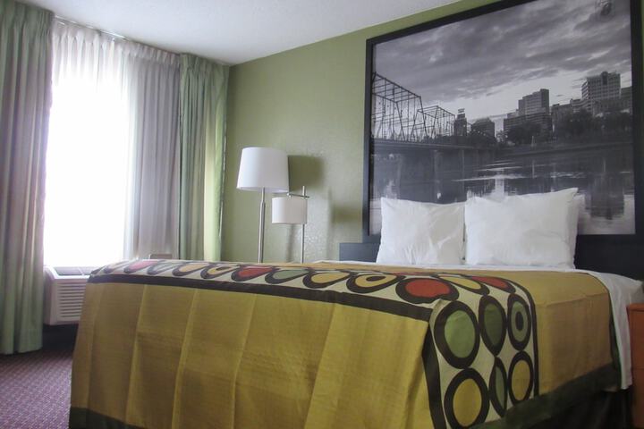 1 King Bed (4 of 20)