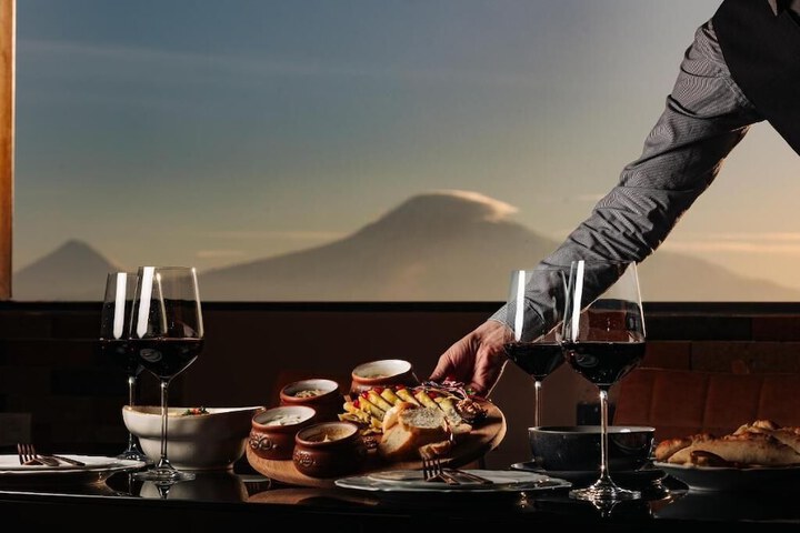 Dining 13 of 15