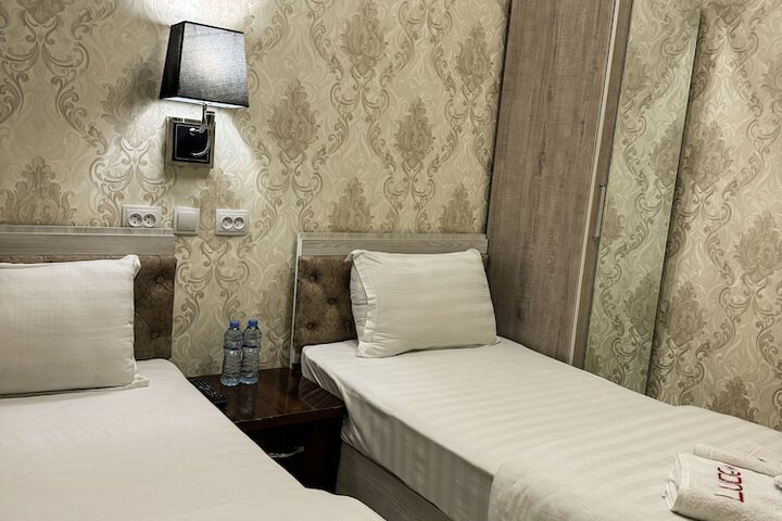 Room 25 of 32