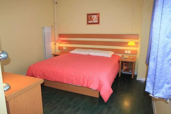 Room 7 of 11