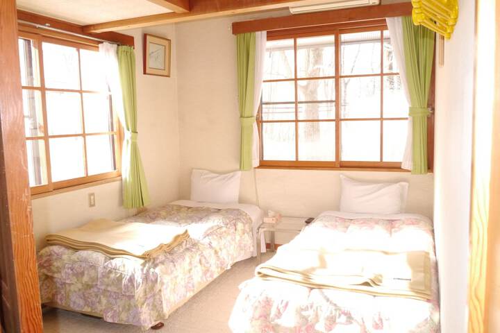 Room 9 of 32