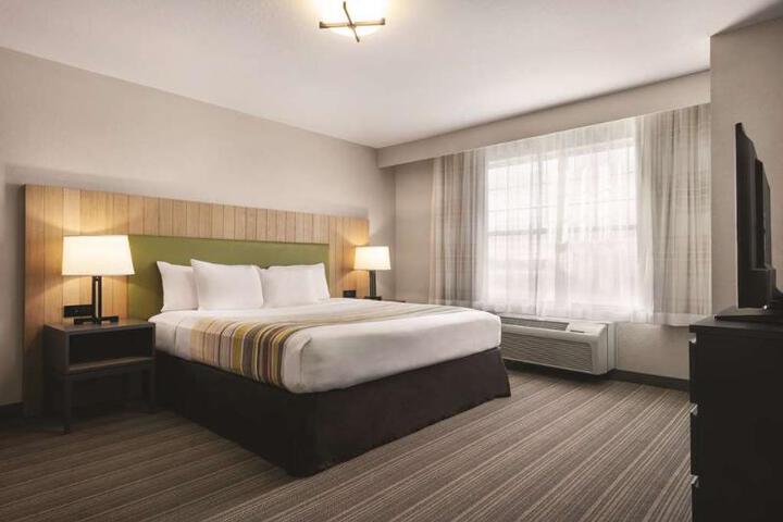 1 King Bed (8 of 14)