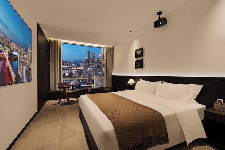 Room 4 of 112