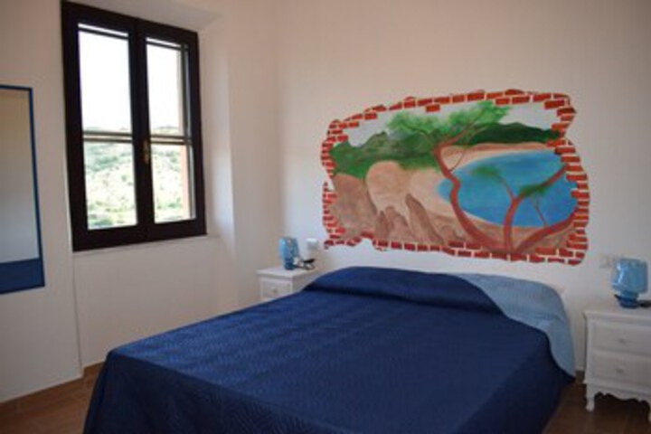 Room 72 of 76