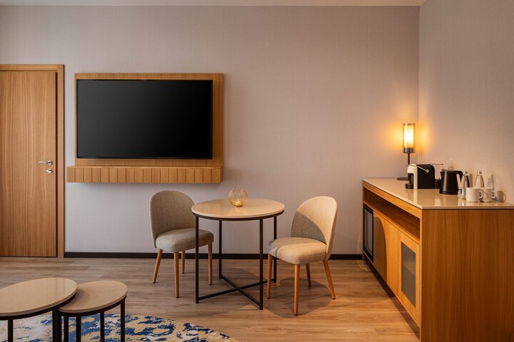 Room 16 of 103