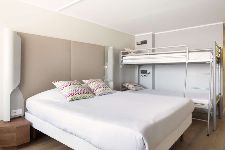 Room 9 of 30