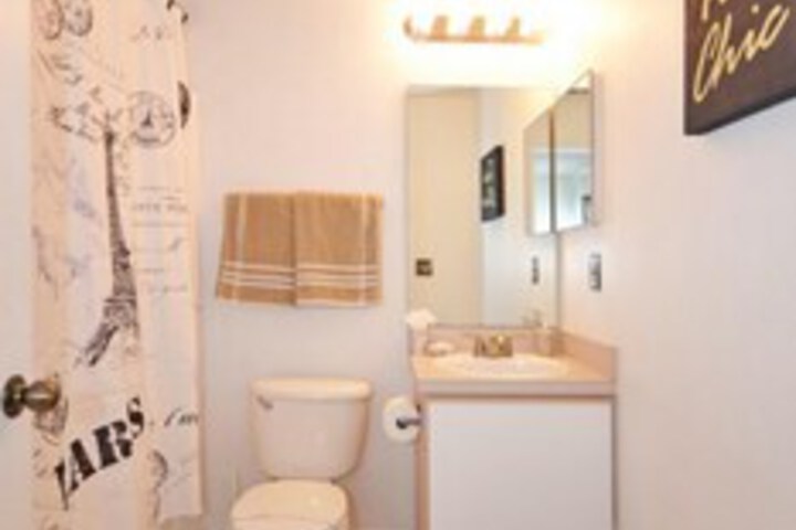Room 6 of 35