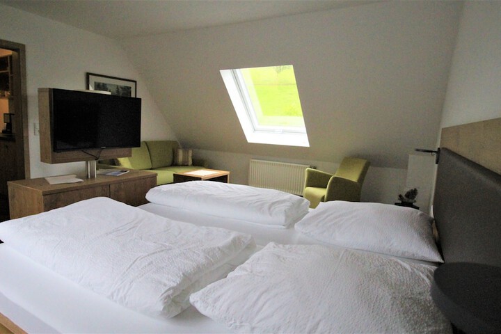 Room 12 of 36