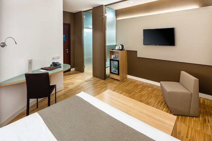 Room 4 of 53