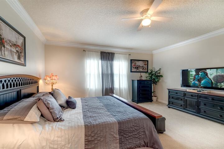 Room 10 of 42
