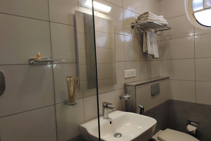 Room 54 of 85