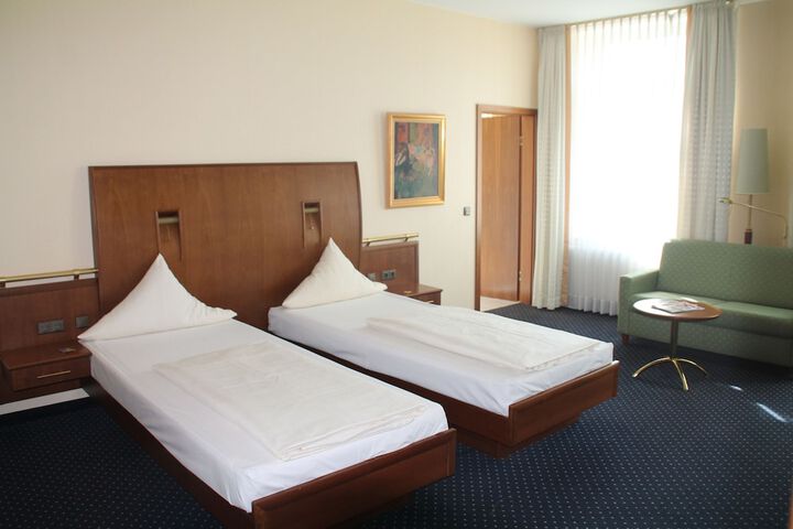 Room 6 of 81