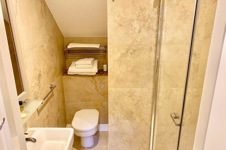 Room 16 of 26