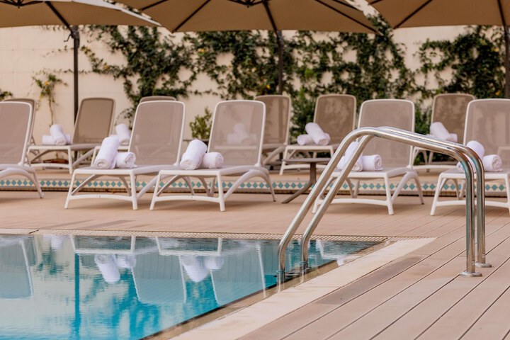 Pool 42 of 106