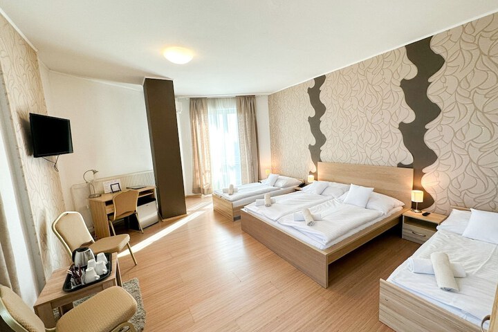 Room 53 of 76