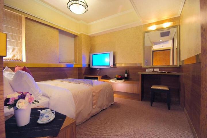 Room 33 of 52