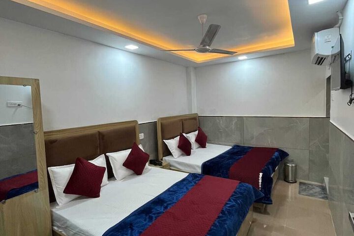 Room 6 of 11