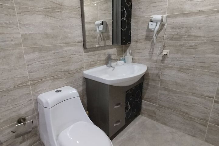 Room 5 of 10
