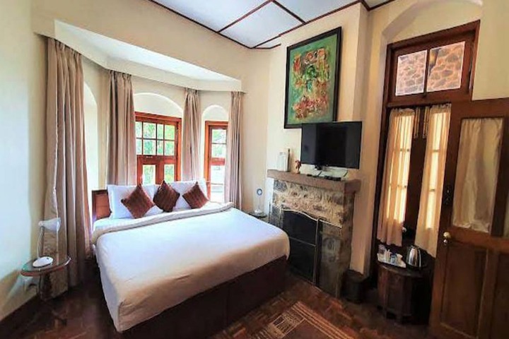 Room 6 of 21