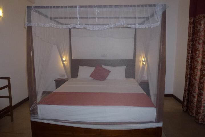 Room 6 of 20