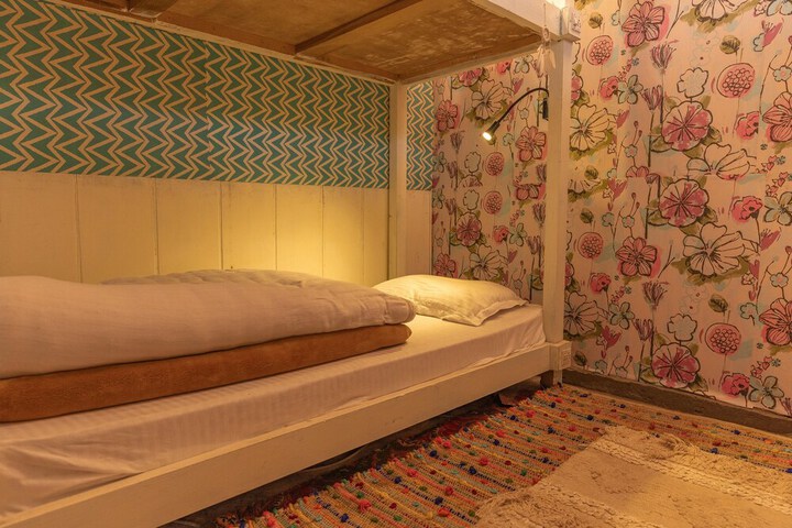 Room 10 of 68
