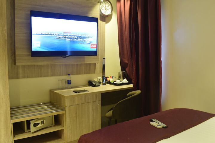 Room 14 of 37