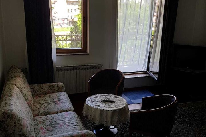 Room 10 of 21