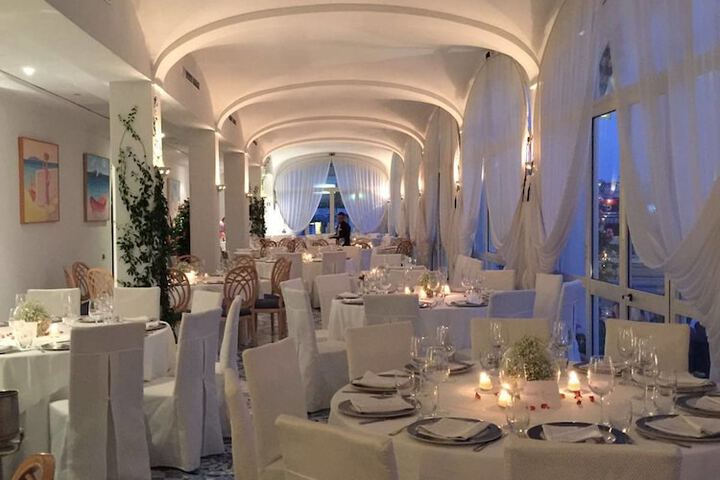 Ballroom/Hall 88 of 94