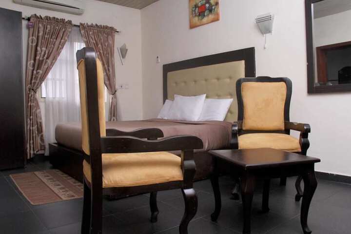 Room 9 of 40