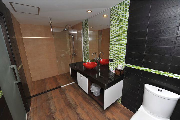 Photo 8