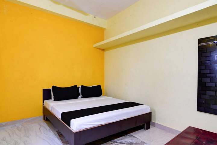 Room 10 of 16