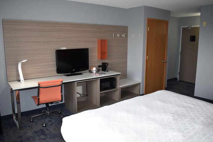 1 King Bed (30 of 42)