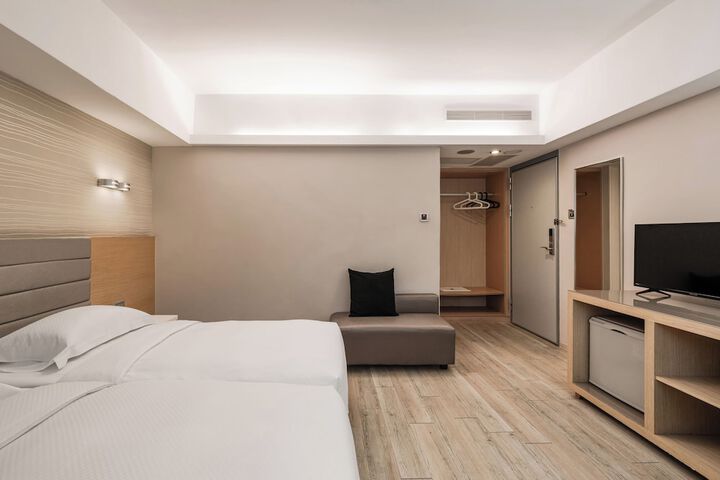 Room 17 of 41