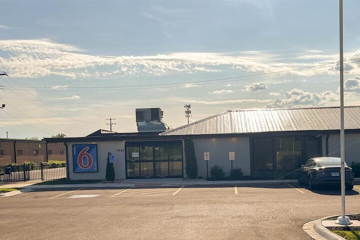 Studio 6 Rockford IL – RFD Airport