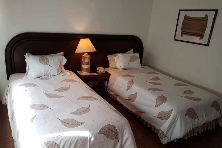 Room 9 of 33