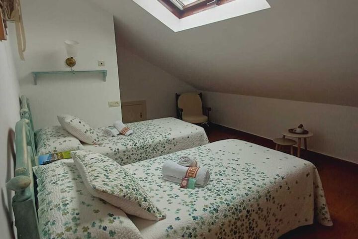 Room 8 of 12
