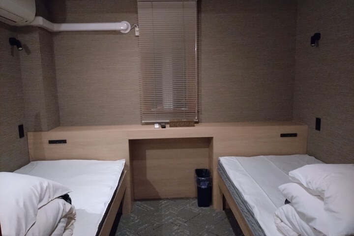 Room 12 of 38