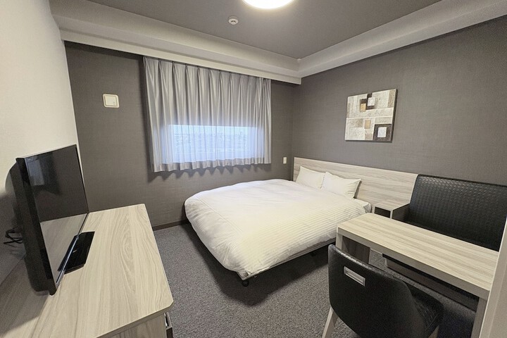 Room 11 of 32