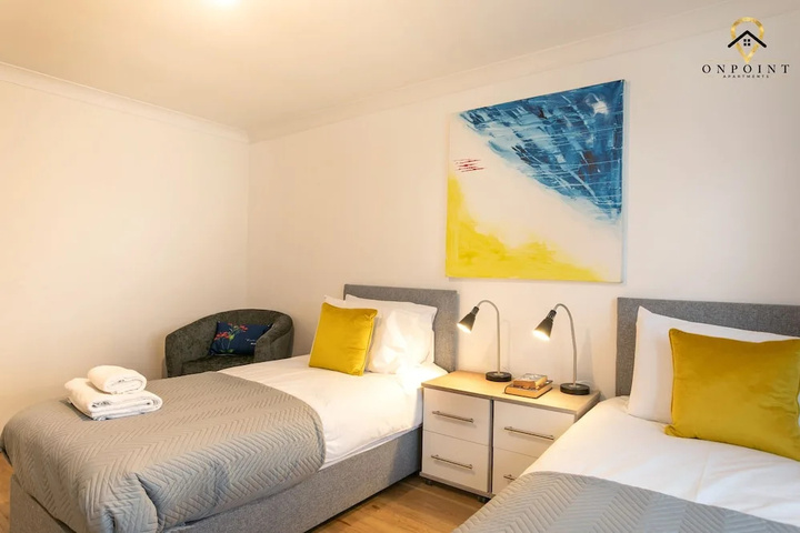 Room 4 of 20