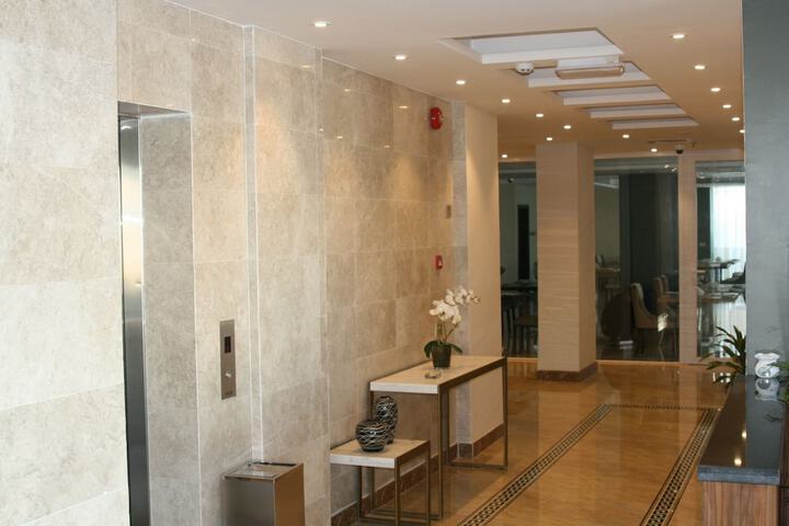 Ballroom/Hall 83 of 107