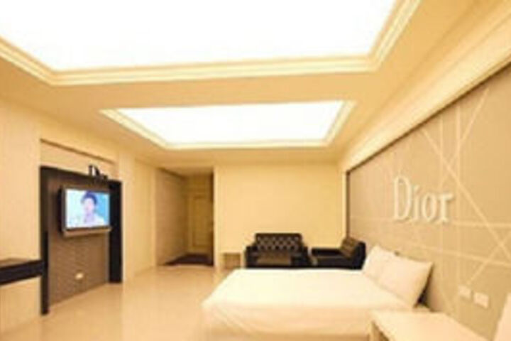 Room 15 of 16
