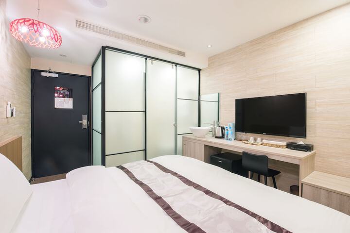 Room 4 of 17