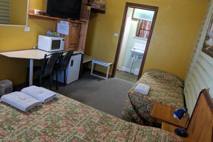 Room 3 of 10