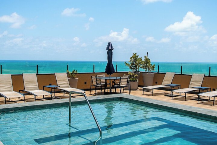 Pool Hotel