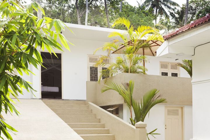 Hotel Exterior 36 of 72