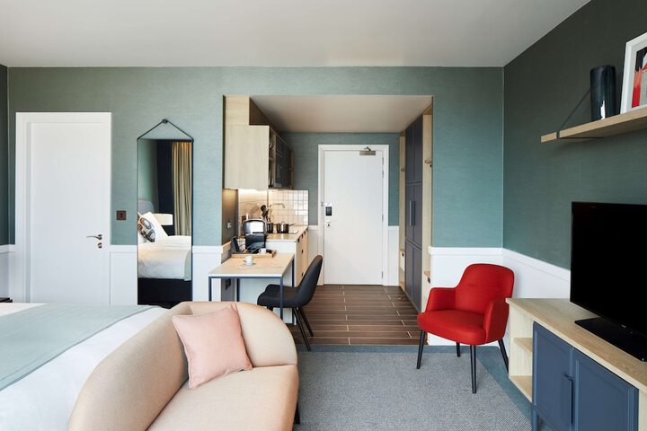 Room 27 of 88
